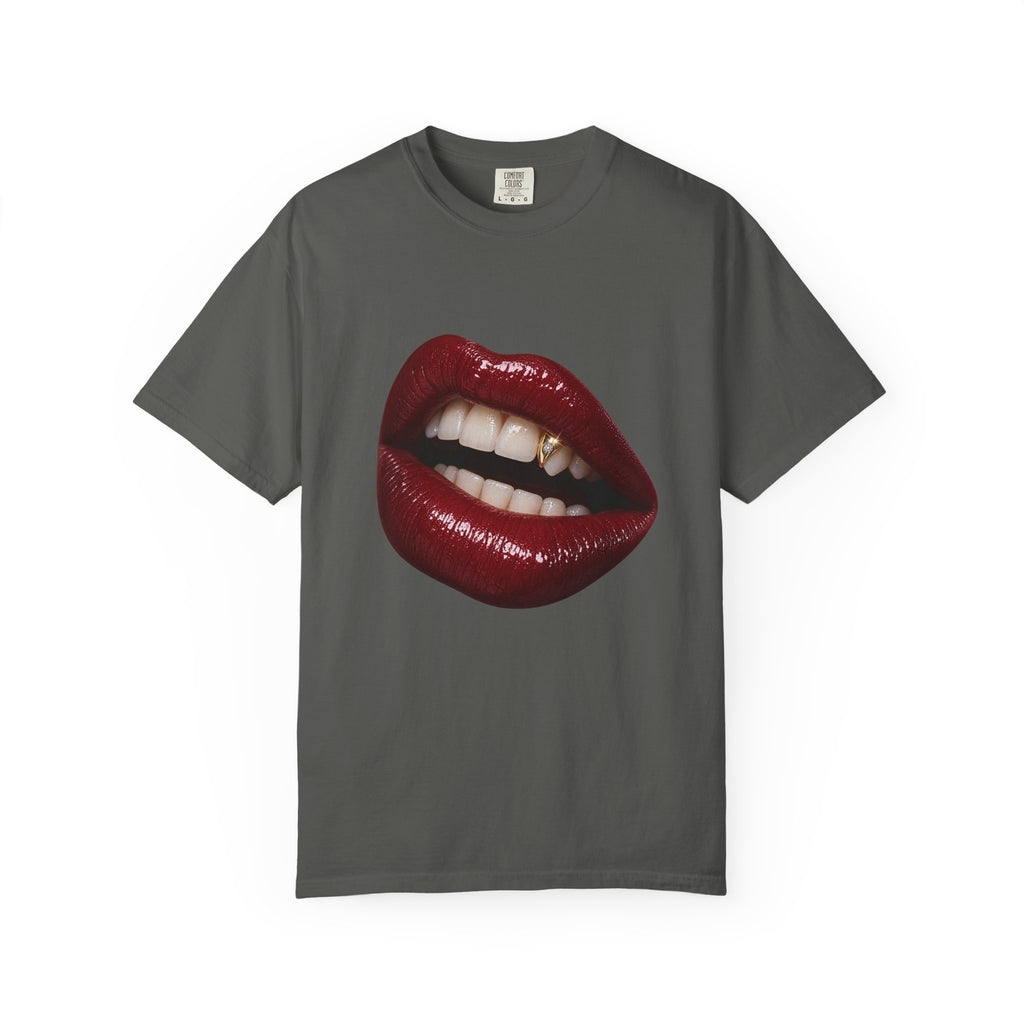 Burgundy Kiss Graphic Tee – Glossy Lips & Gold Tooth Print – Comfort Colors 1717