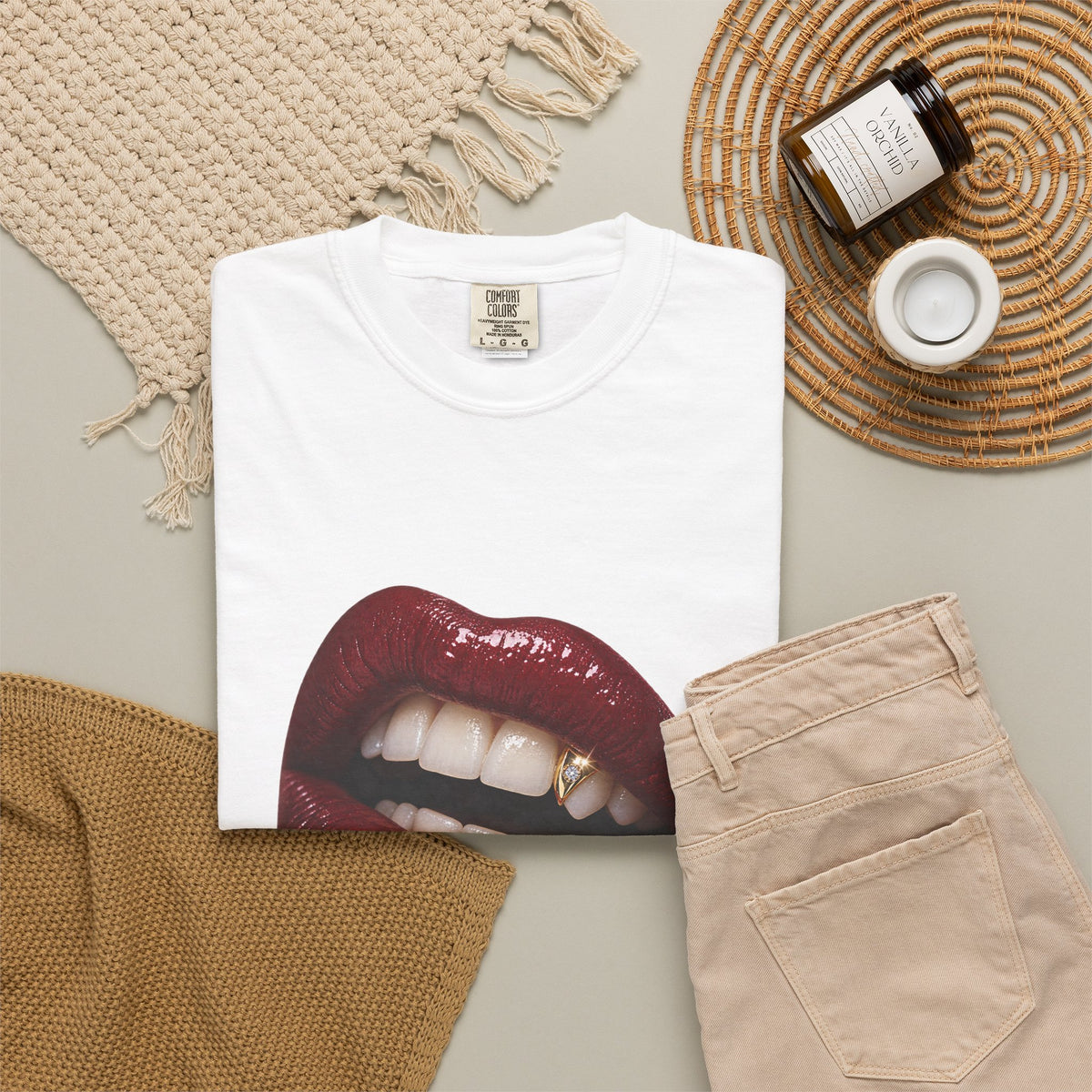 Burgundy Kiss Graphic Tee – Glossy Lips & Gold Tooth Print – Comfort Colors 1717