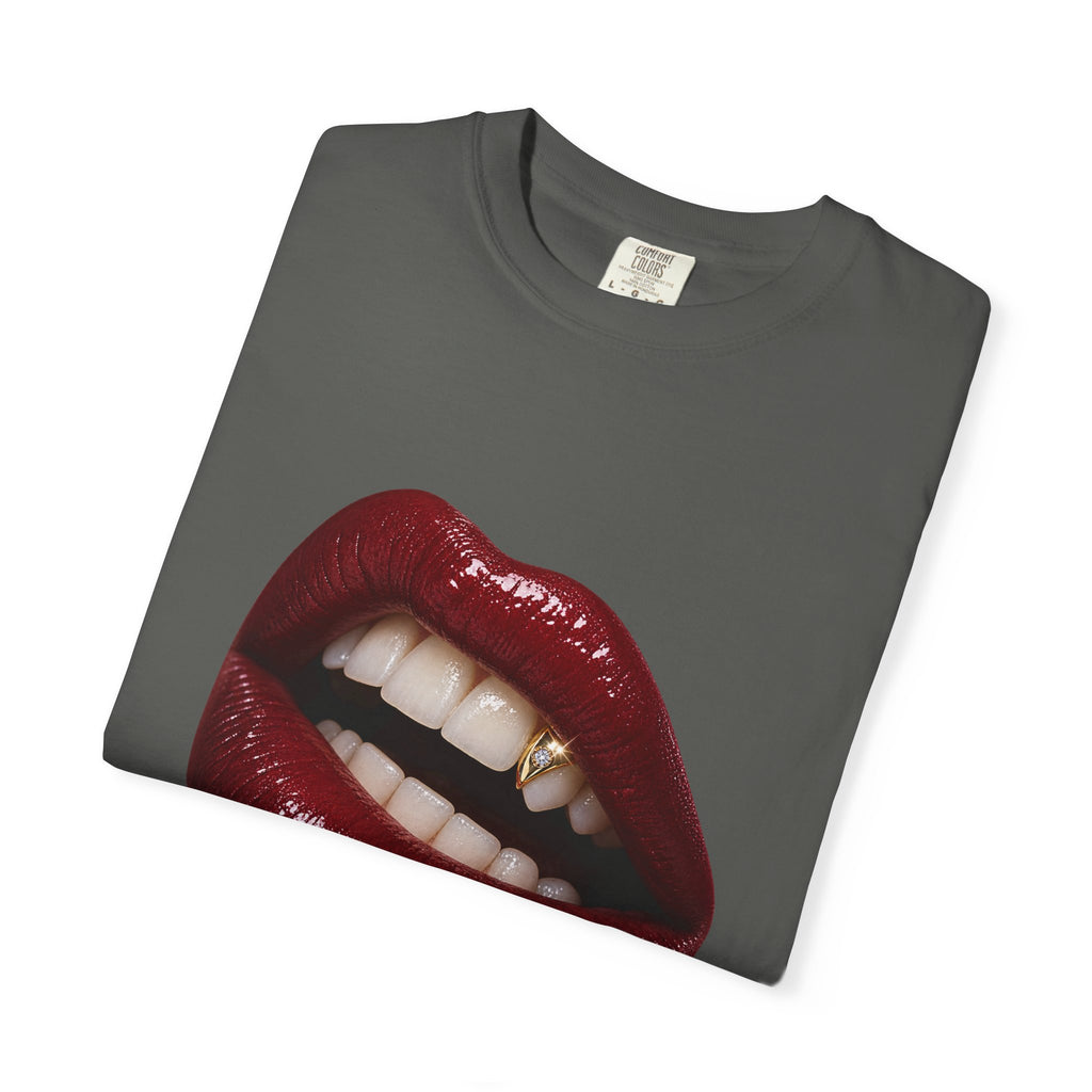 Burgundy Kiss Graphic Tee – Glossy Lips & Gold Tooth Print – Comfort Colors 1717