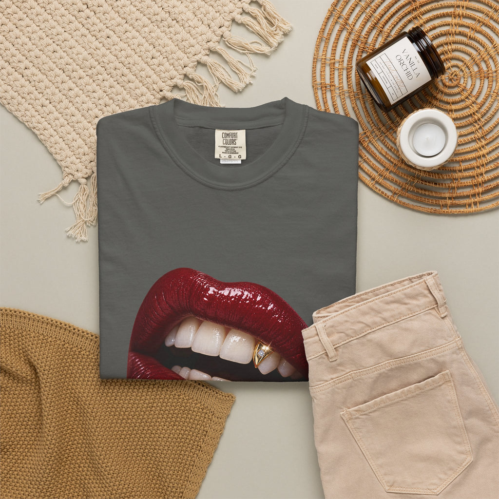Burgundy Kiss Graphic Tee – Glossy Lips & Gold Tooth Print – Comfort Colors 1717