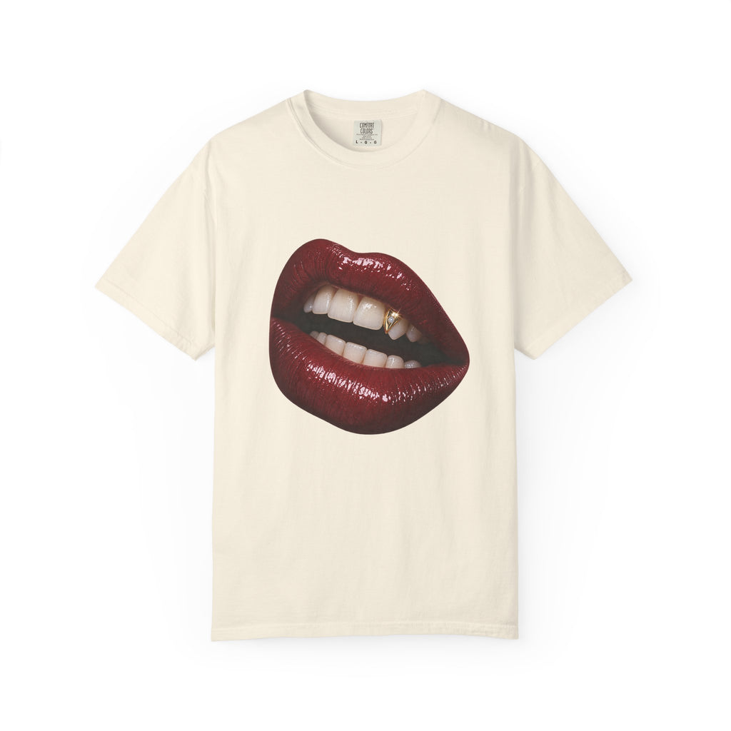 Burgundy Kiss Graphic Tee – Glossy Lips & Gold Tooth Print – Comfort Colors 1717