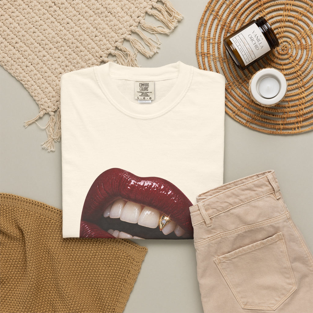 Burgundy Kiss Graphic Tee – Glossy Lips & Gold Tooth Print – Comfort Colors 1717