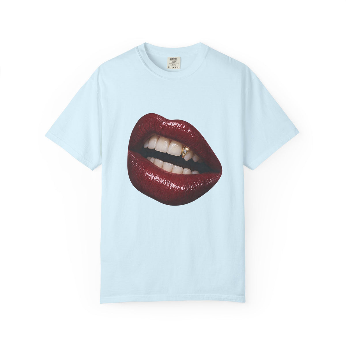 Burgundy Kiss Graphic Tee – Glossy Lips & Gold Tooth Print – Comfort Colors 1717